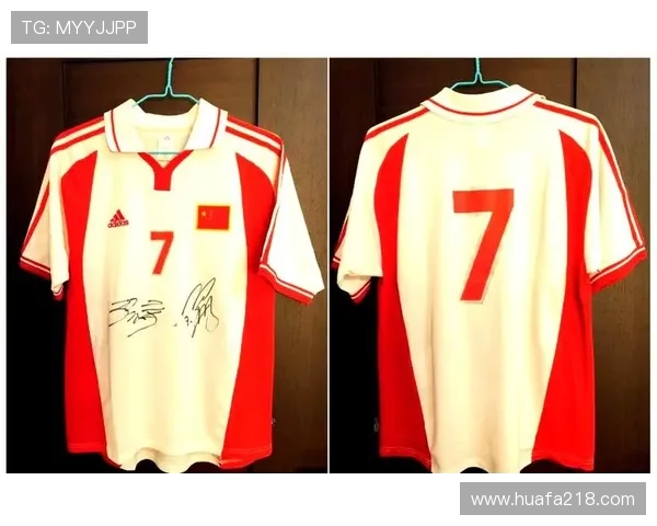 现役足球球星5号球衣背后的传奇人物及其精彩表现解析